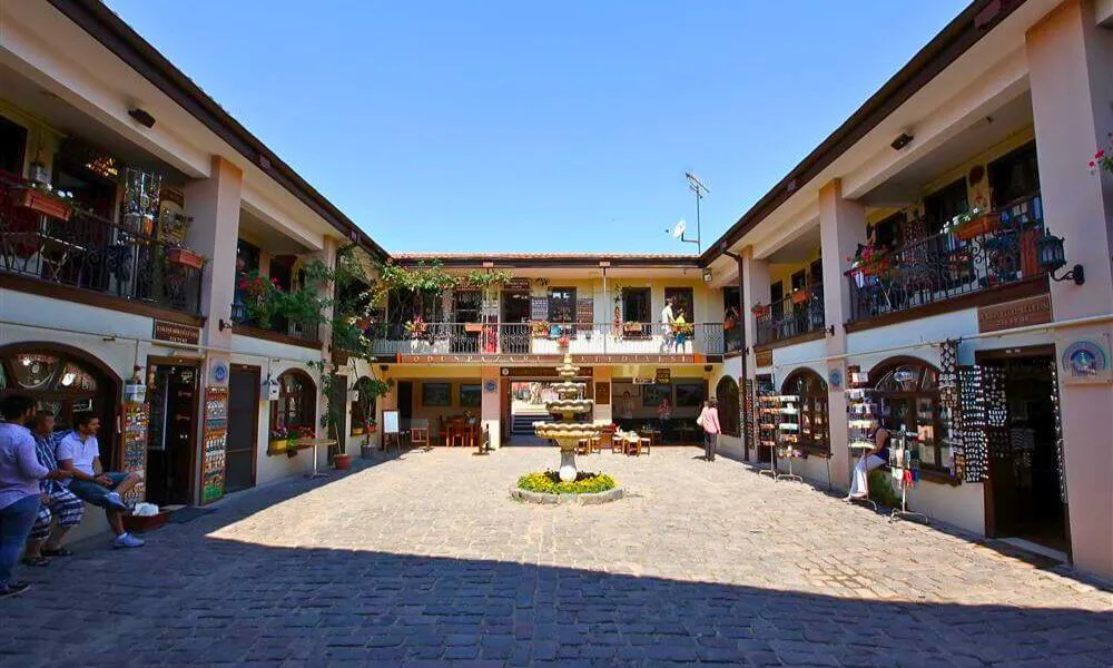Atlıhan El Sanatları Çarşısı